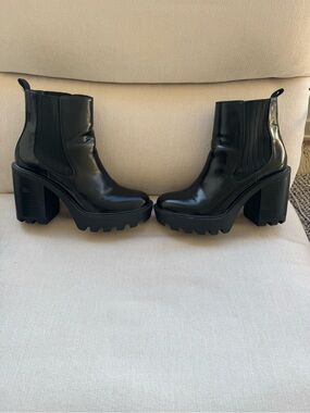 Zara Chunky Platform Boot Size 38/8